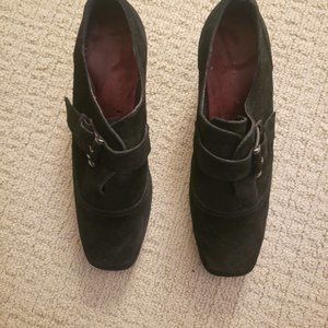 Black Aerosoles Suede Shoes Size 9
